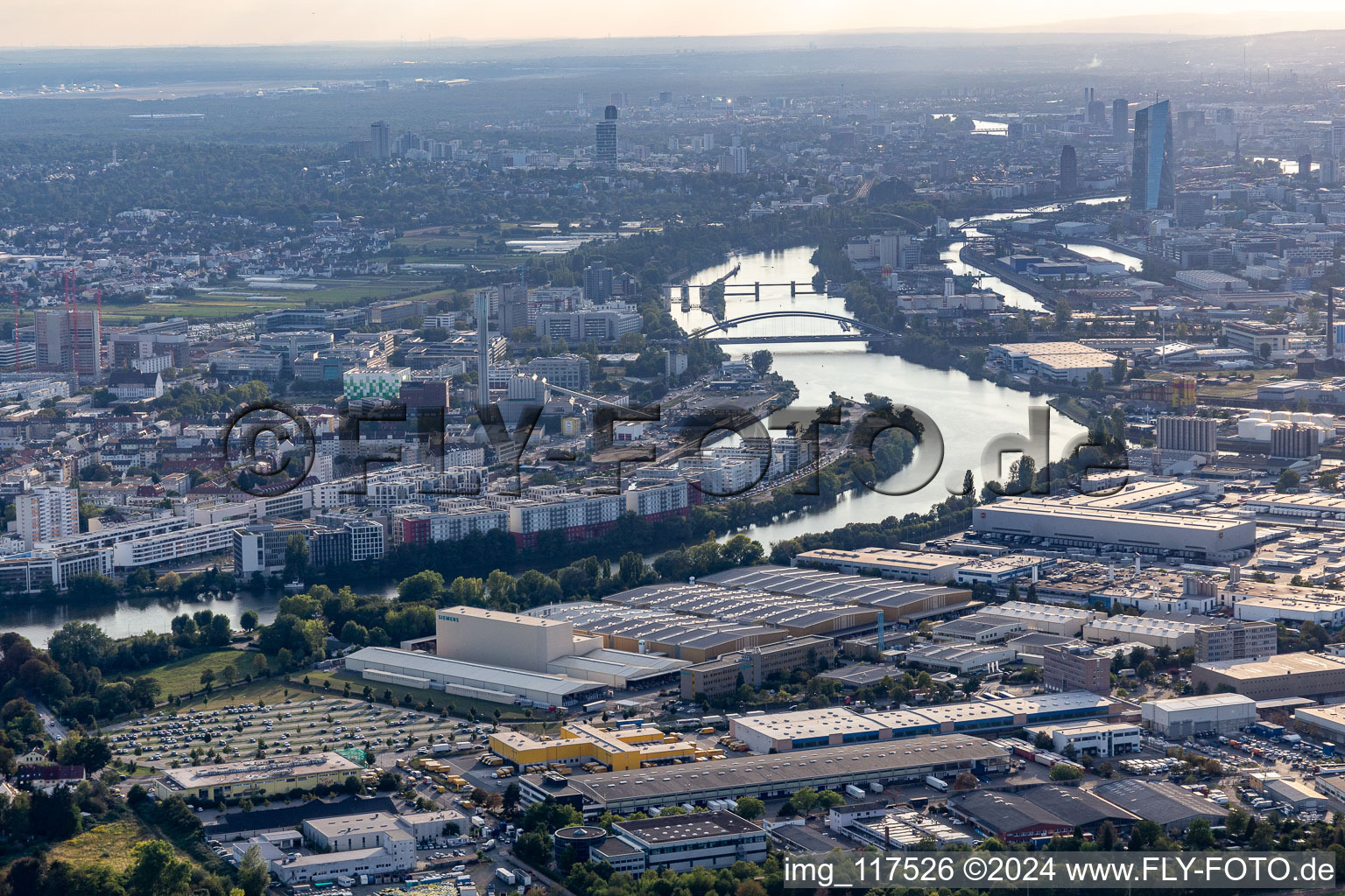 Vue aérienne de Île portuaire à le quartier Hafen in Offenbach am Main dans le département Hesse, Allemagne