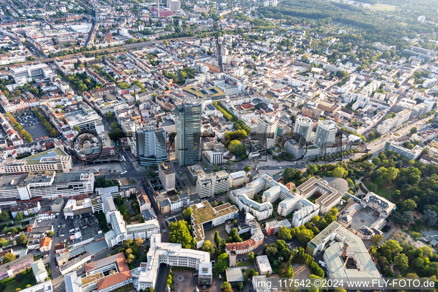 Vue aérienne de Ensemble de grande hauteur Stadtforum am Büsing Park, Arabella Sheraton Am Büsing Palais, Falken Tire Europe GmbH à le quartier Hochschule für Gestaltung in Offenbach am Main dans le département Hesse, Allemagne