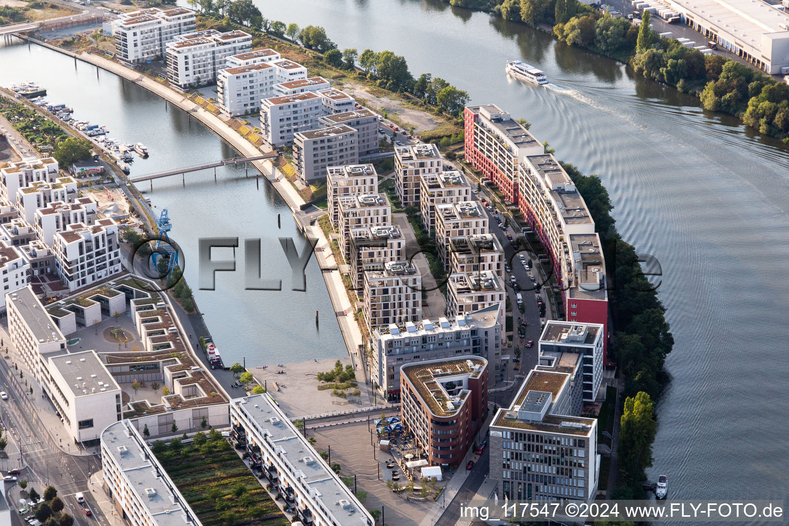 Vue oblique de Île portuaire à le quartier Hafen in Offenbach am Main dans le département Hesse, Allemagne