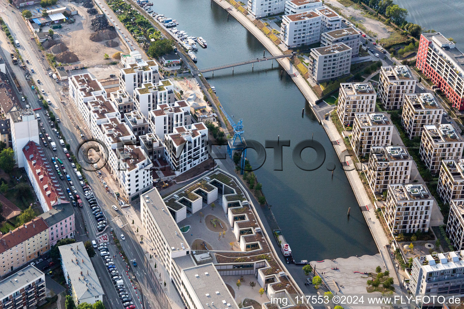 Île portuaire à le quartier Hafen in Offenbach am Main dans le département Hesse, Allemagne hors des airs