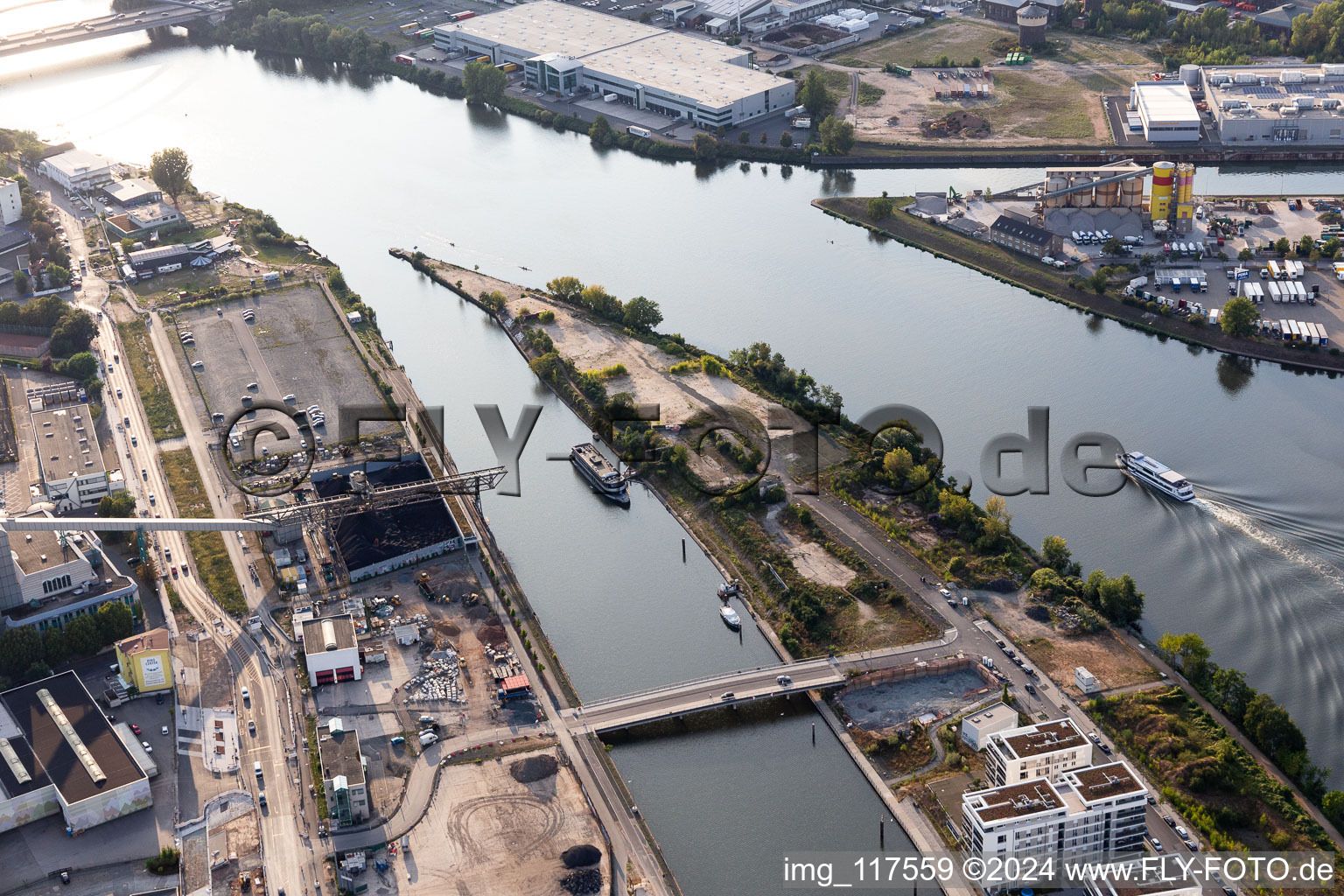 Île portuaire à le quartier Hafen in Offenbach am Main dans le département Hesse, Allemagne vue d'en haut