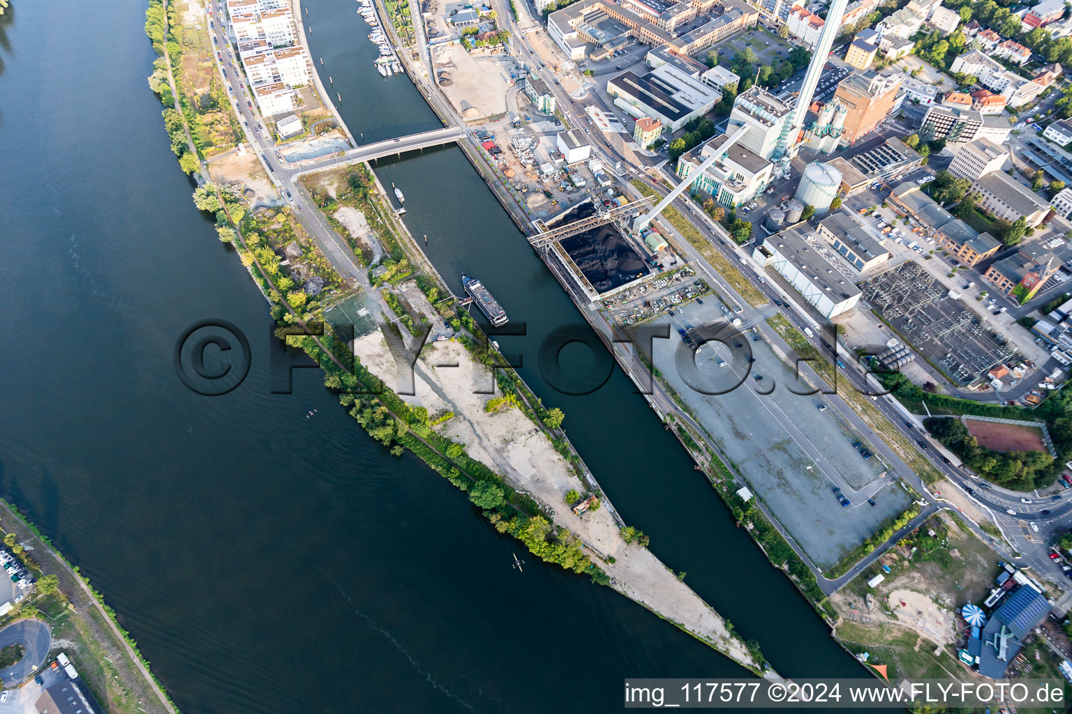 Vue d'oiseau de Île portuaire à le quartier Hafen in Offenbach am Main dans le département Hesse, Allemagne