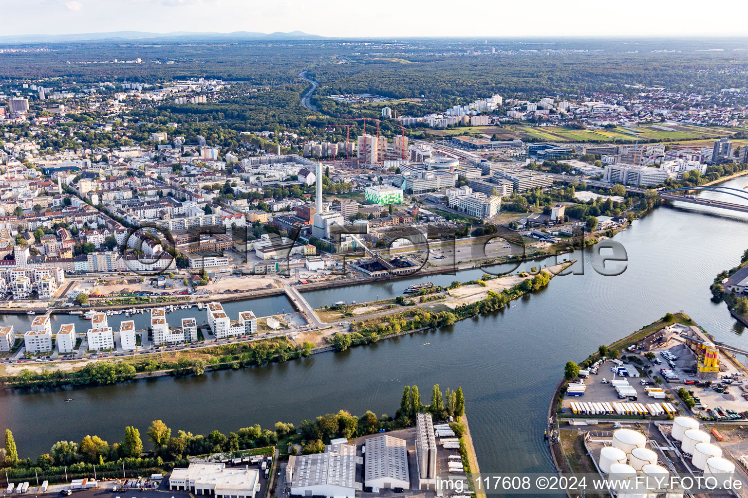 Image drone de Île portuaire à le quartier Hafen in Offenbach am Main dans le département Hesse, Allemagne