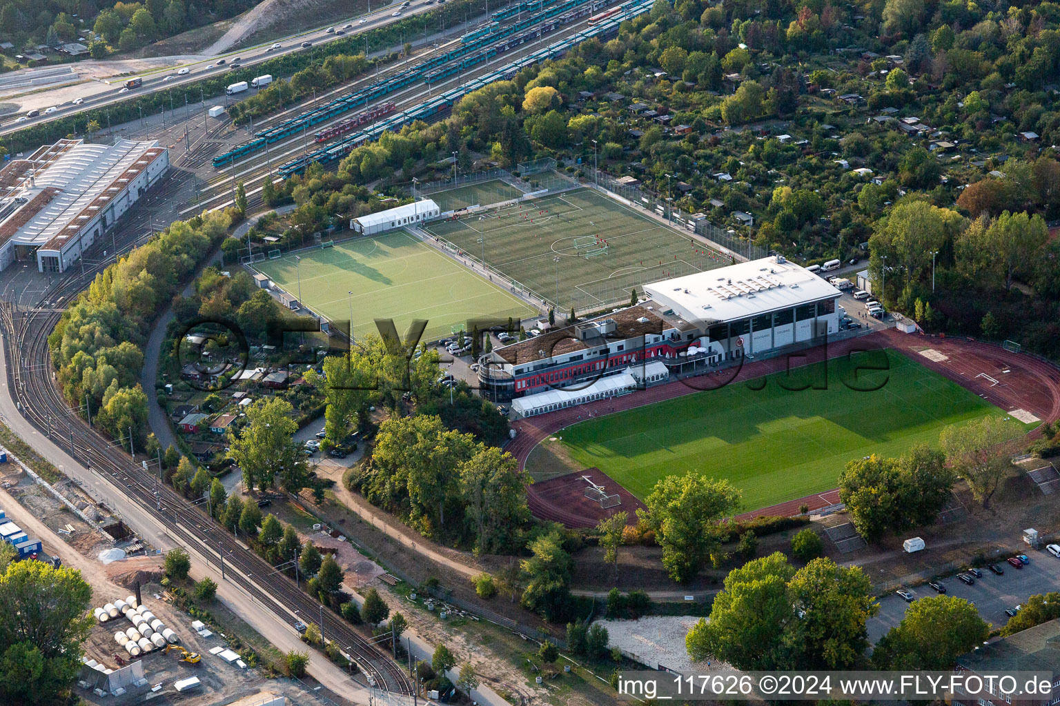 Vue aérienne de Stade de football Riederwaldstadion du club Eintracht-Francfort à le quartier Seckbach in Frankfurt am Main dans le département Hesse, Allemagne