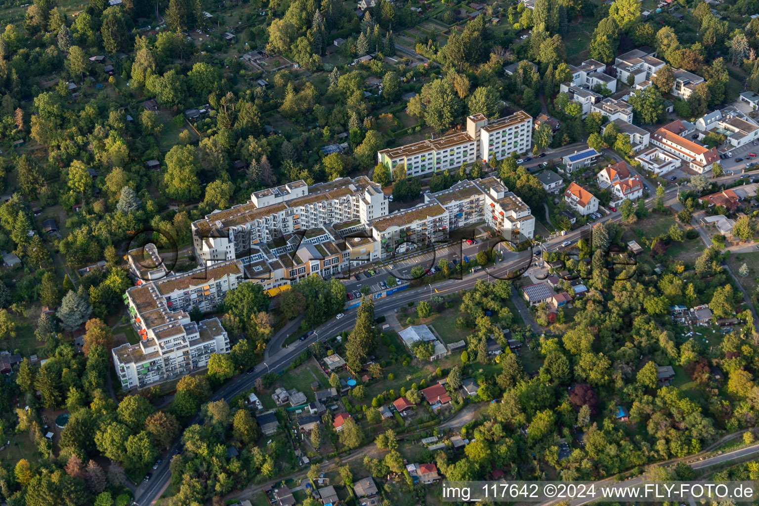 Vue aérienne de Maison de retraite - Résidence pour personnes âgées Fondation Budge à le quartier Seckbach in Frankfurt am Main dans le département Hesse, Allemagne