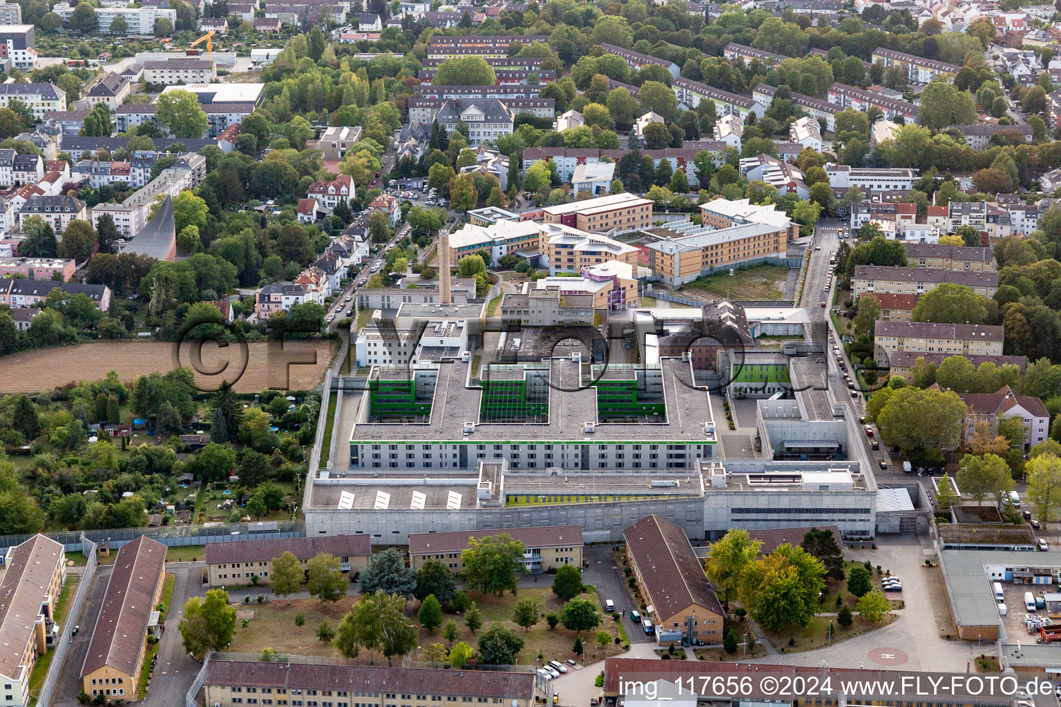 Vue aérienne de Terrain de prison et clôture de sécurité de l'établissement correctionnel de Francfort III. Publié pour un usage éditorial uniquement à le quartier Preungesheim in Frankfurt am Main dans le département Hesse, Allemagne