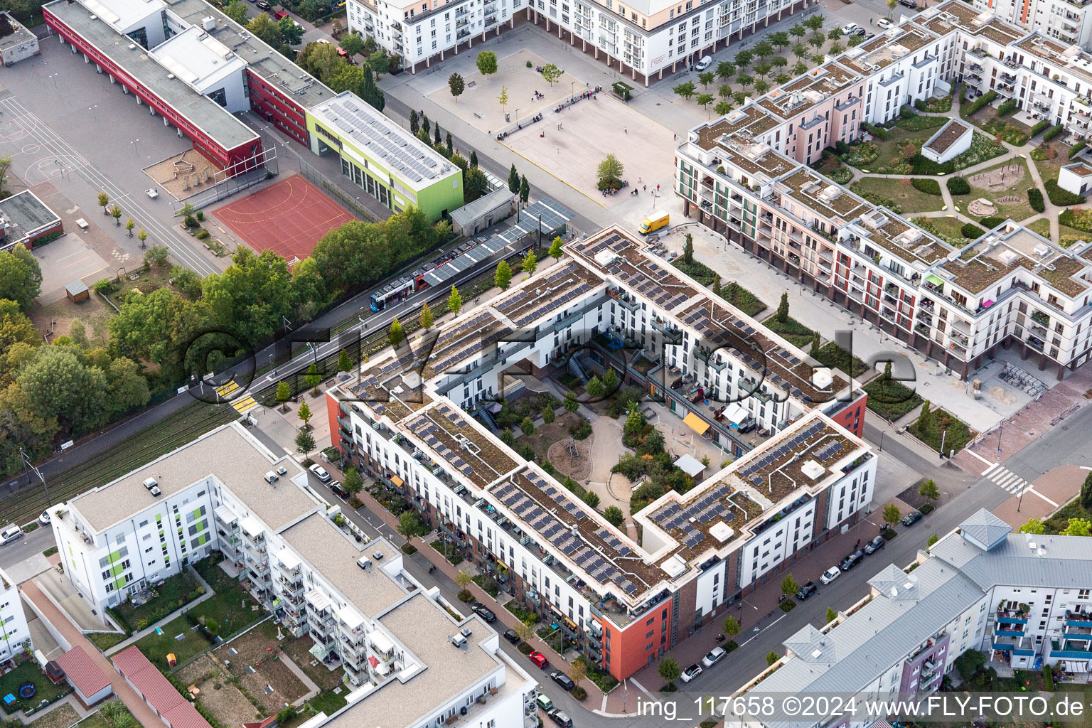 Vue aérienne de Immeuble avec cour intérieure sur la Gravensteiner Platz à le quartier Preungesheim in Frankfurt am Main dans le département Hesse, Allemagne