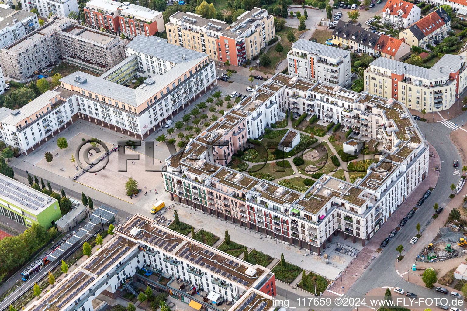 Vue aérienne de Arcades Gravensteiner et immeuble avec cour intérieure sur la Gravensteiner Platz à le quartier Preungesheim in Frankfurt am Main dans le département Hesse, Allemagne