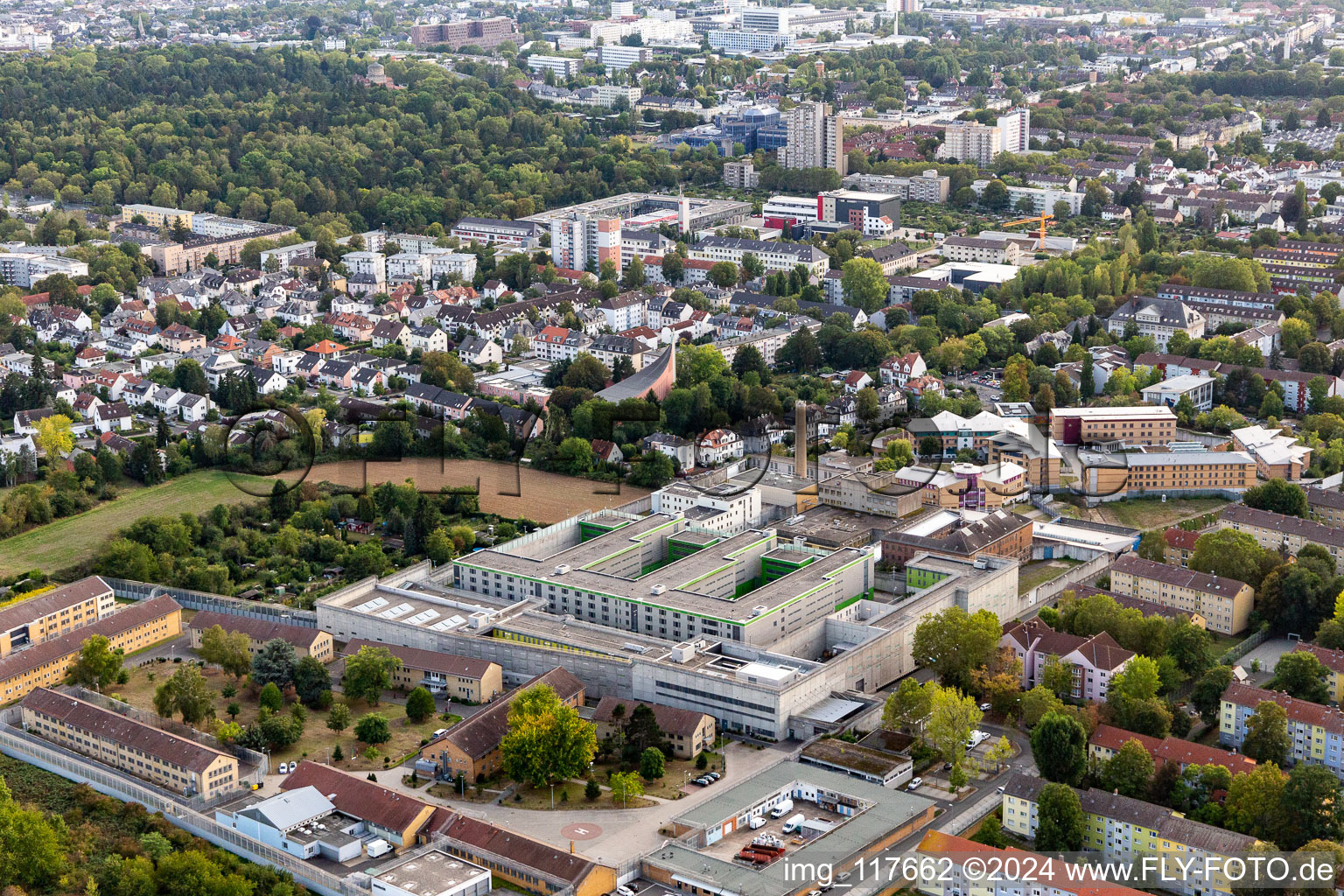 Vue aérienne de Établissement correctionnel de Francfort II à le quartier Preungesheim in Frankfurt am Main dans le département Hesse, Allemagne