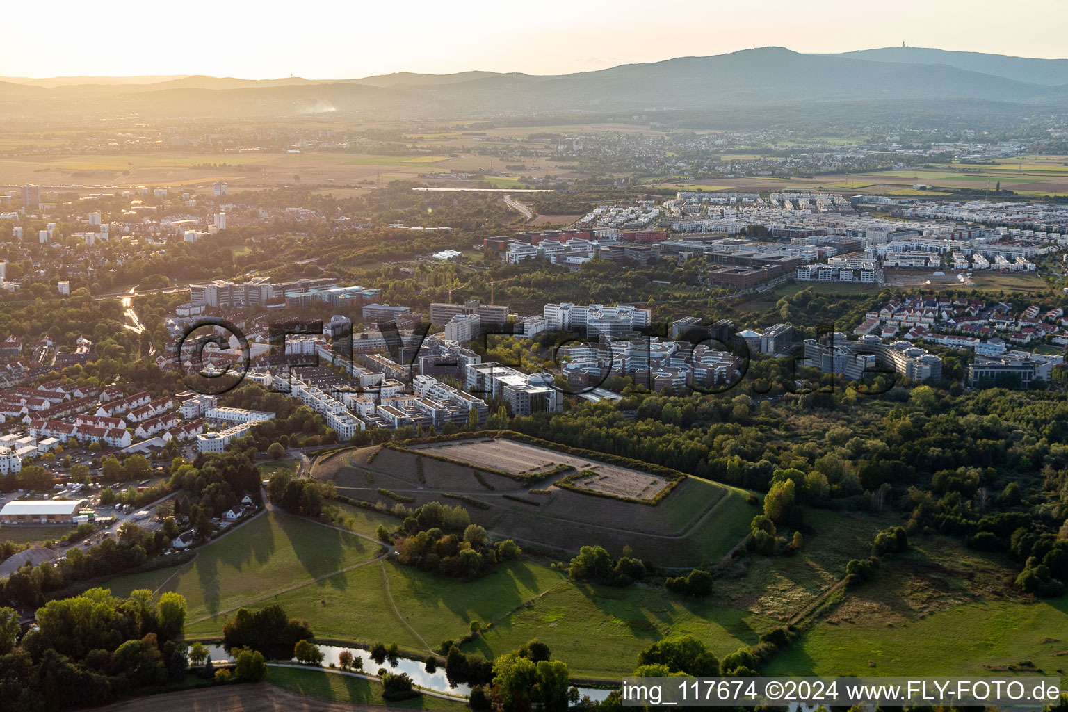 Vue aérienne de Quartier Merton à le quartier Niederursel in Frankfurt am Main dans le département Hesse, Allemagne