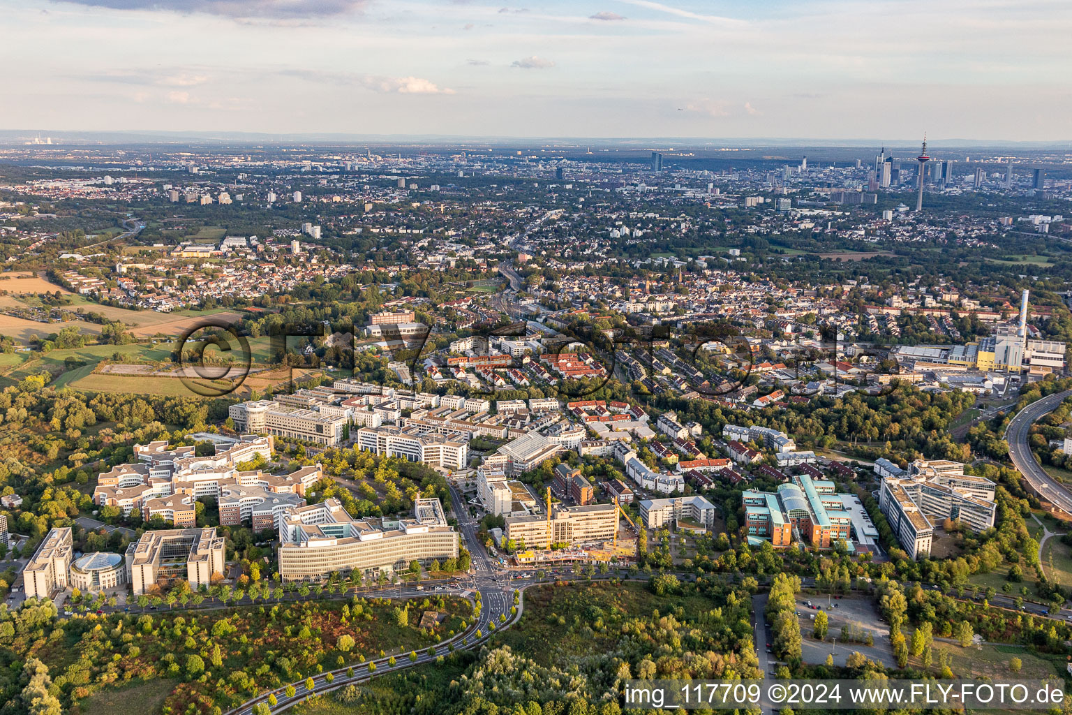 Vue aérienne de Quartier Niederursel in Frankfurt am Main dans le département Hesse, Allemagne