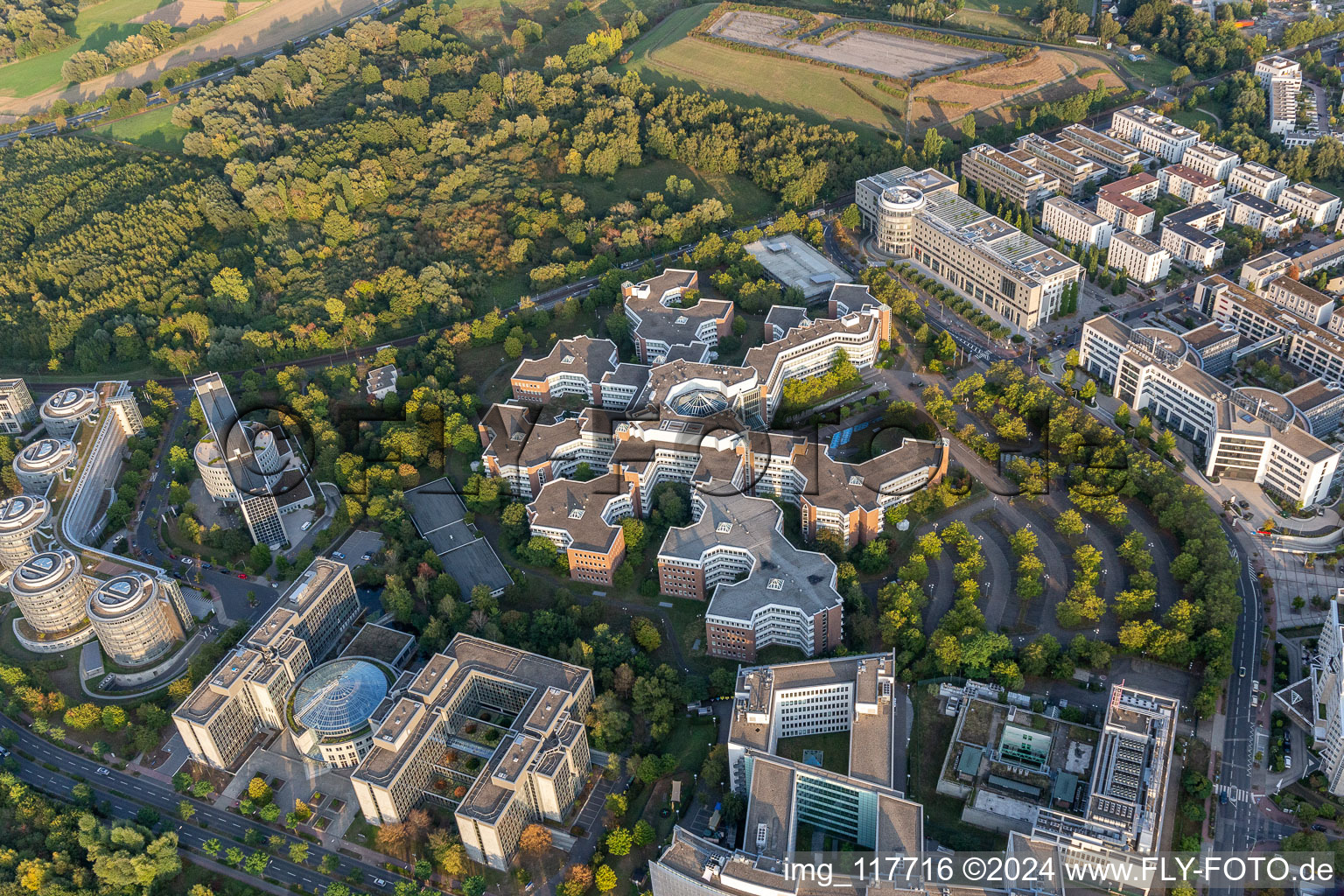 Vue aérienne de Quartier Niederursel in Frankfurt am Main dans le département Hesse, Allemagne