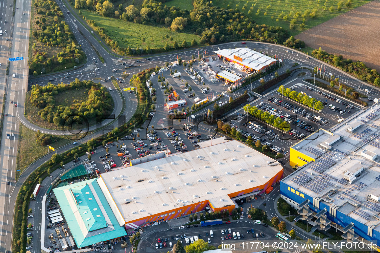 Vue aérienne de Quincaillerie HORNBACH Francfort Nieder-Eschbach à le quartier Nieder-Eschbach in Frankfurt am Main dans le département Hesse, Allemagne