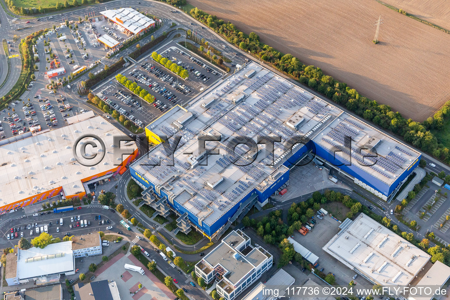 Vue aérienne de Magasin de meubles - marché du meuble "Magasin de meubles IKEA Francfort à le quartier Nieder-Eschbach in Frankfurt am Main dans le département Hesse, Allemagne