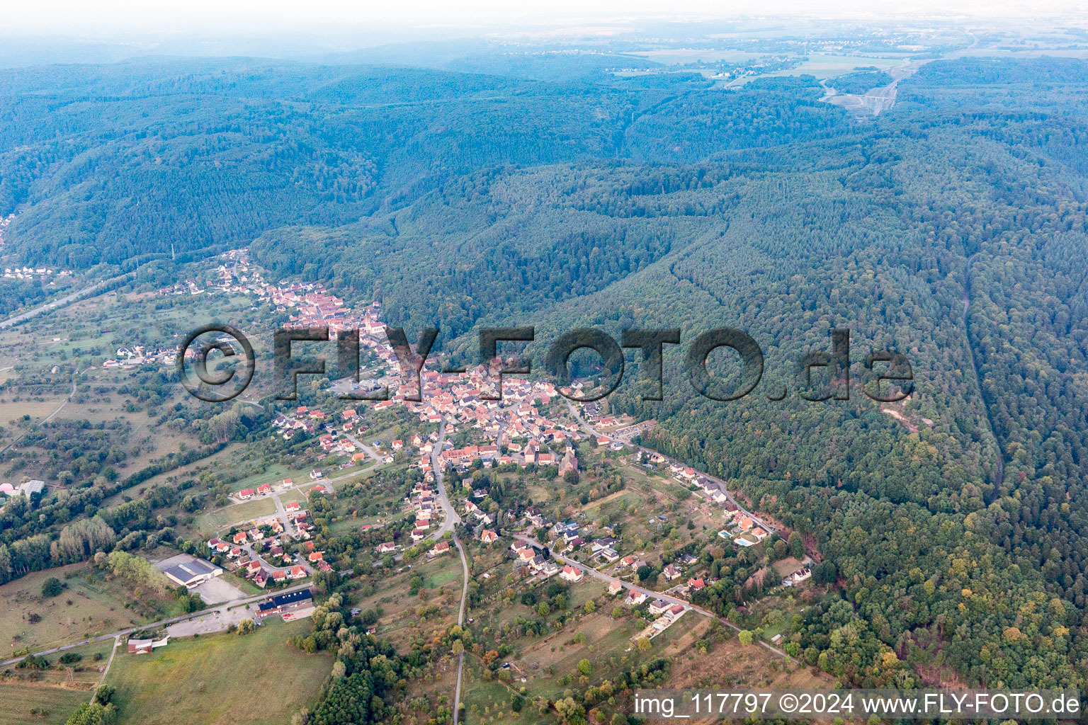 Image drone de Ernolsheim-lès-Saverne dans le département Bas Rhin, France