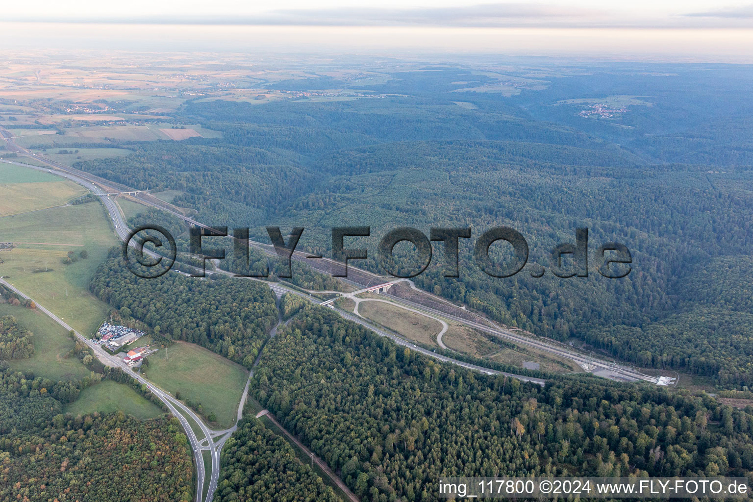 Vue aérienne de A4 Aire de Quatre Vents à Eckartswiller dans le département Bas Rhin, France