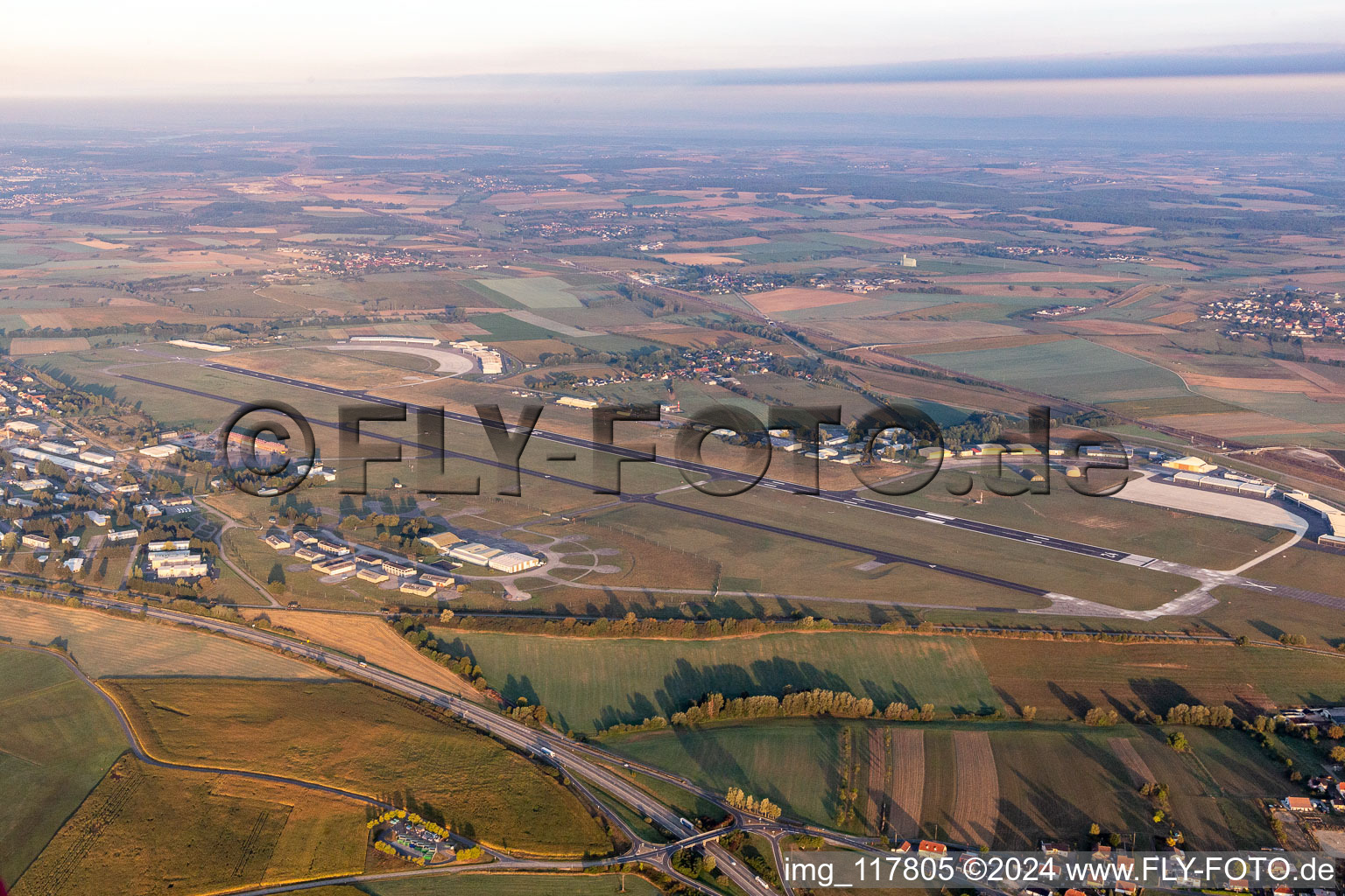 Vue aérienne de Aérodrome de Phalsbourg à Bourscheid dans le département Moselle, France