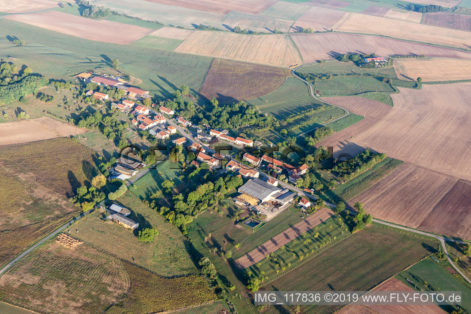 Vue aérienne de Moncourt dans le département Moselle, France
