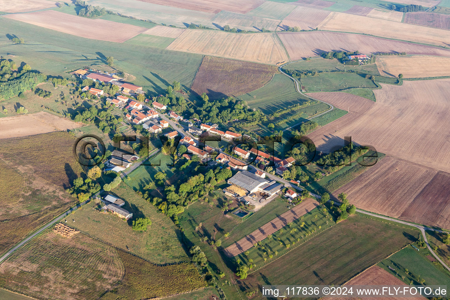 Vue aérienne de Moncourt dans le département Moselle, France