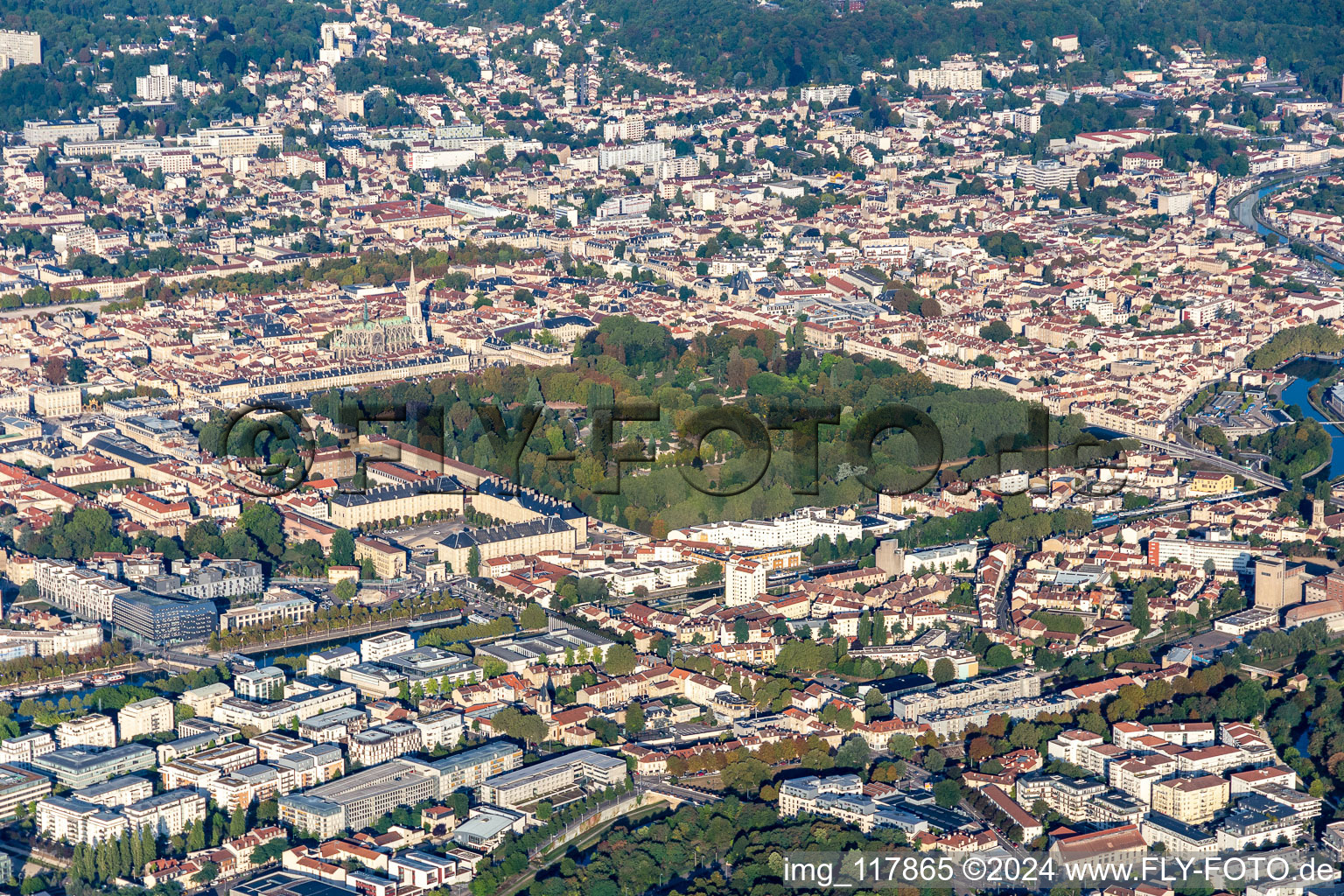 Vue aérienne de Parc de la Pépinière sur le boulevard du 26ème R.I à le quartier Pepiniere Vieille Ville in Nancy dans le département Meurthe et Moselle, France