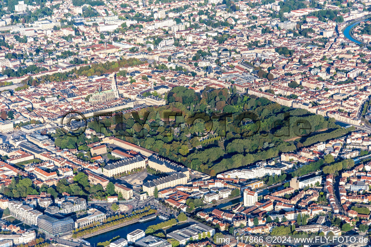 Vue aérienne de Parc de la Pépinière de Nancy parc avec Palais du Gouvernement - Jardin du Palais à le quartier Pepiniere Vieille Ville in Nancy dans le département Meurthe et Moselle, France