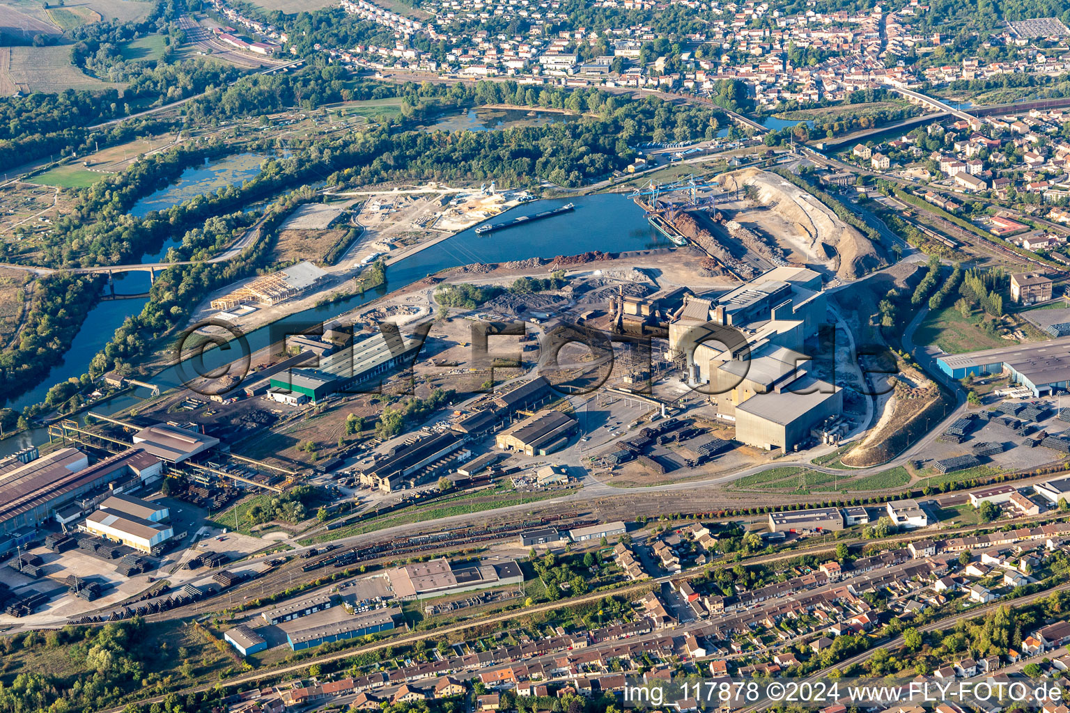 Vue aérienne de SAM NEUVES Maisons à Neuves-Maisons dans le département Meurthe et Moselle, France