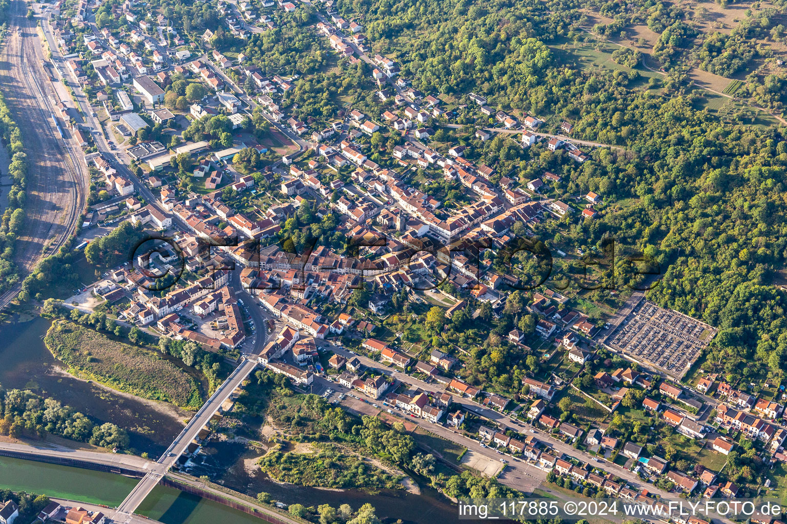 Photographie aérienne de Pont-Saint-Vincent dans le département Meurthe et Moselle, France