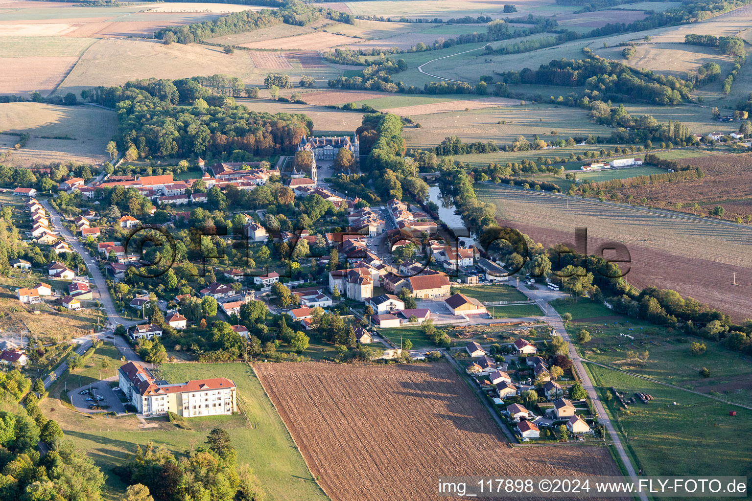 Vue aérienne de Château de Haroué à Haroué dans le département Meurthe et Moselle, France