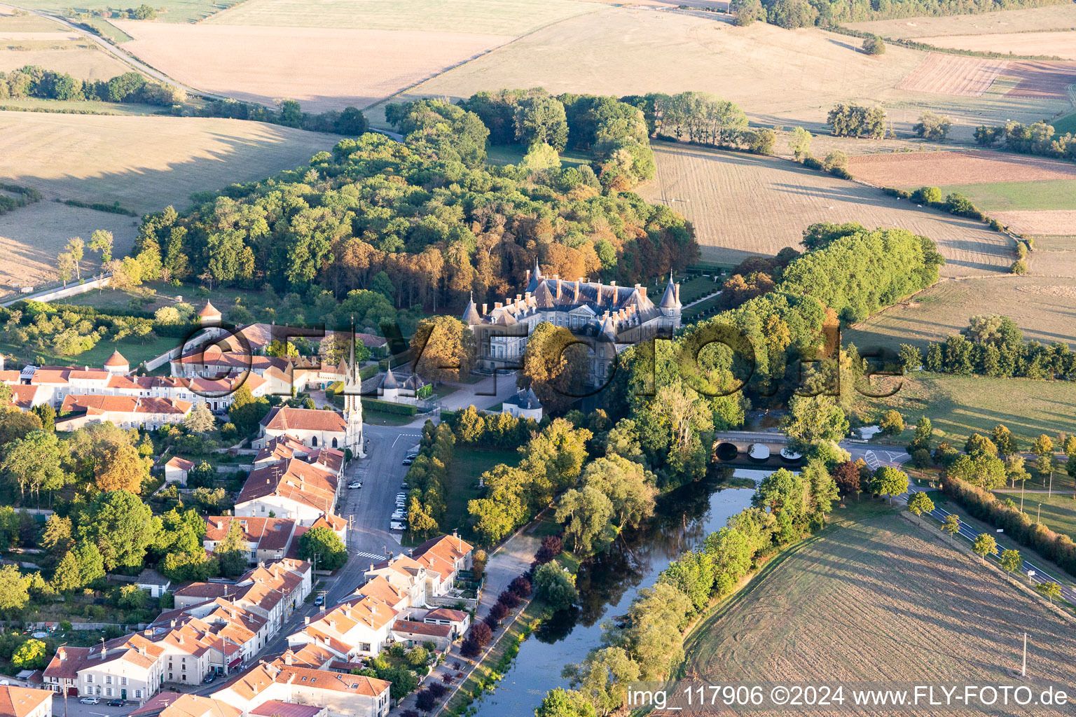 Château de Haroué à Haroué dans le département Meurthe et Moselle, France hors des airs