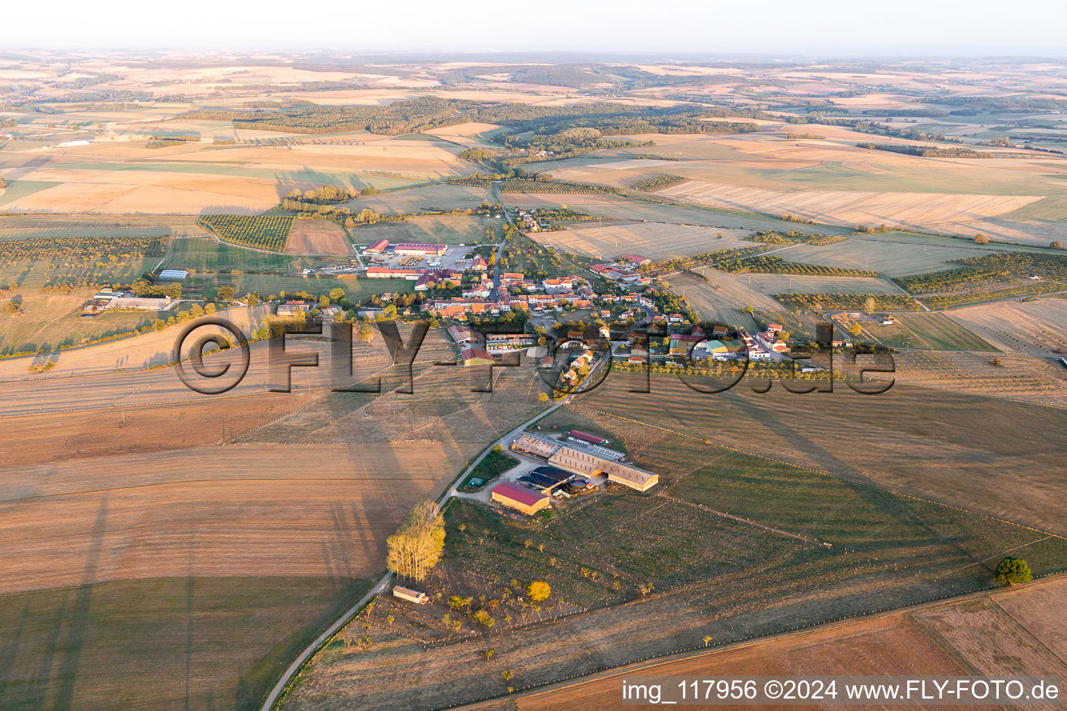 Vue aérienne de Vroncourt dans le département Meurthe et Moselle, France