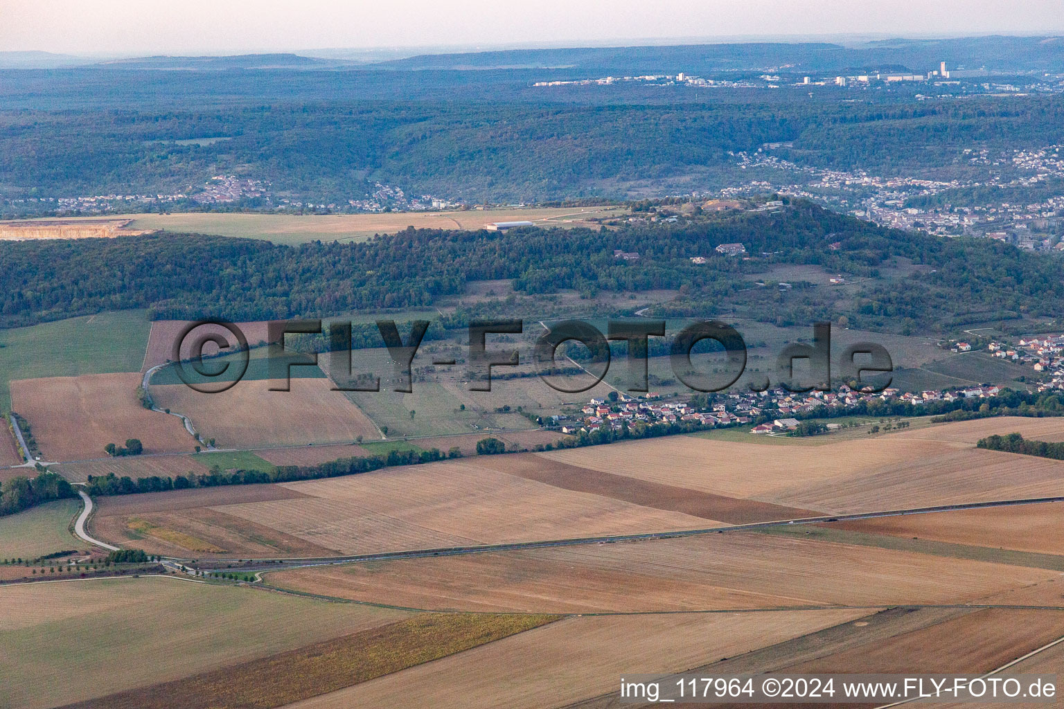 Vue aérienne de Bainville-sur-Madon dans le département Meurthe et Moselle, France