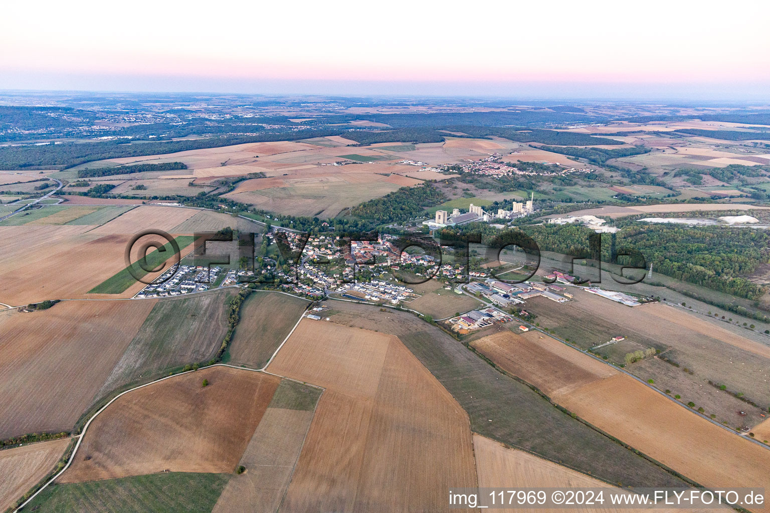 Vue aérienne de Xeuilley dans le département Meurthe et Moselle, France