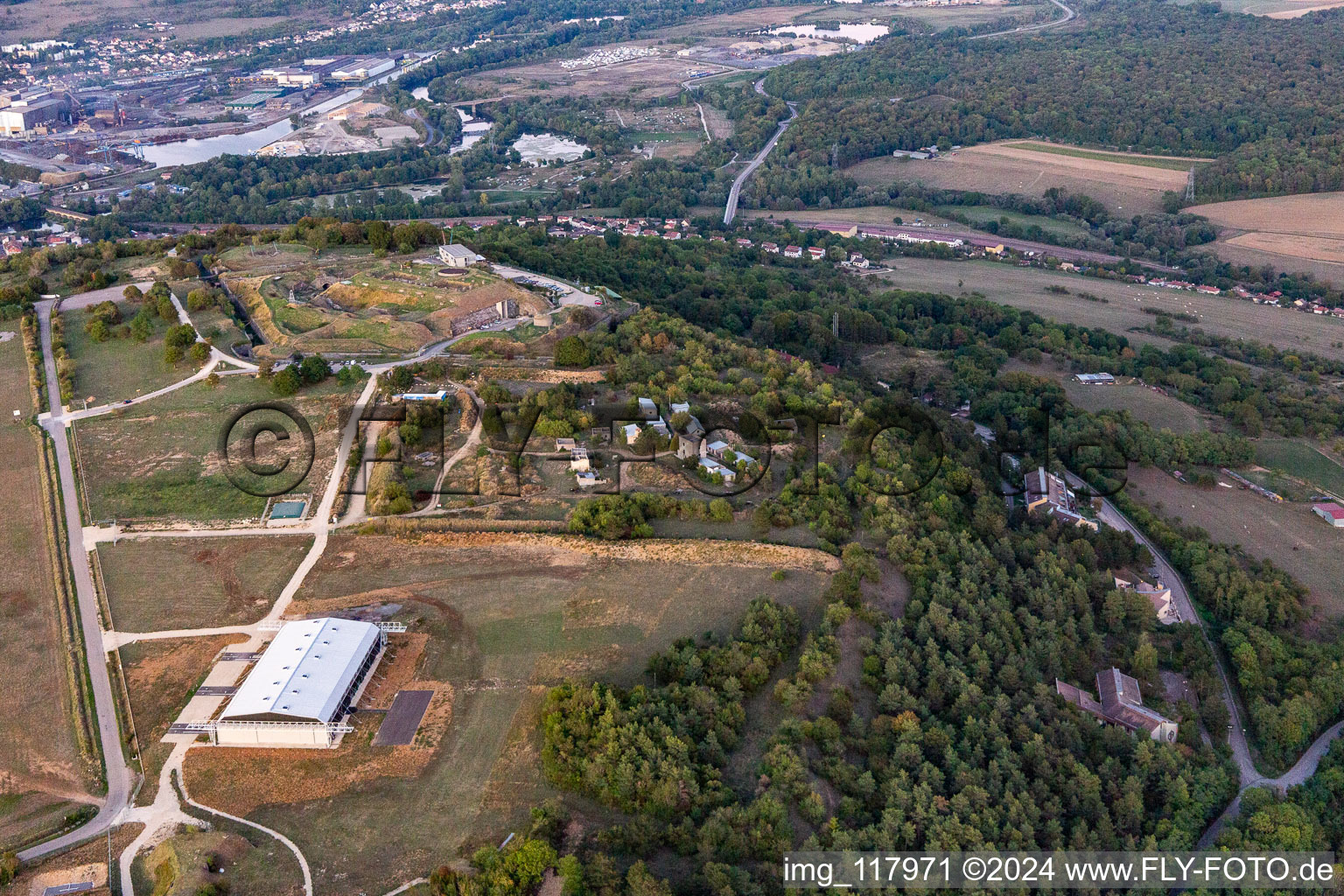 Vue aérienne de Aéroport Pont-Saint-Vincent à Pont-Saint-Vincent dans le département Meurthe et Moselle, France