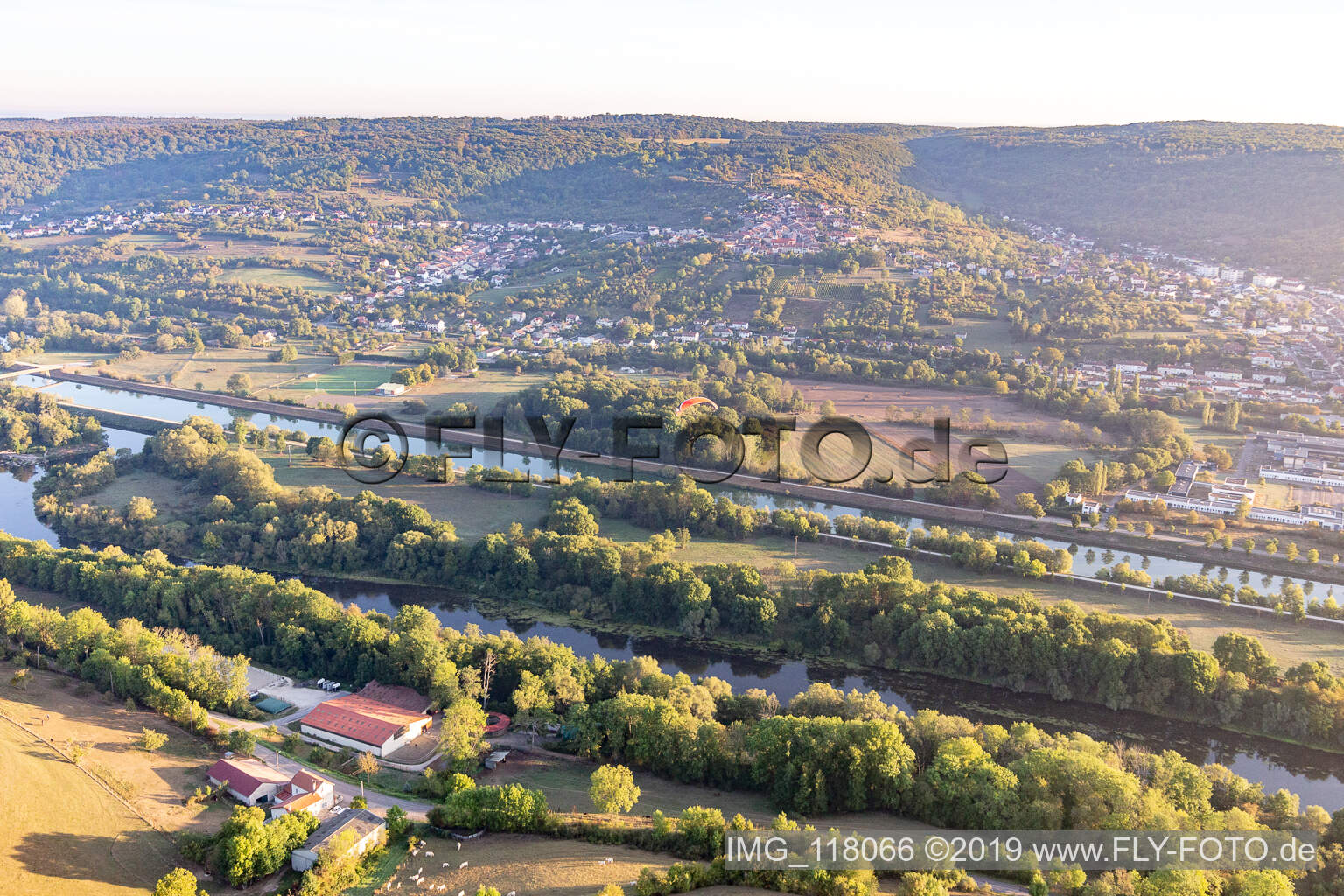 Vue aérienne de Fond du Val à Chaligny dans le département Meurthe et Moselle, France
