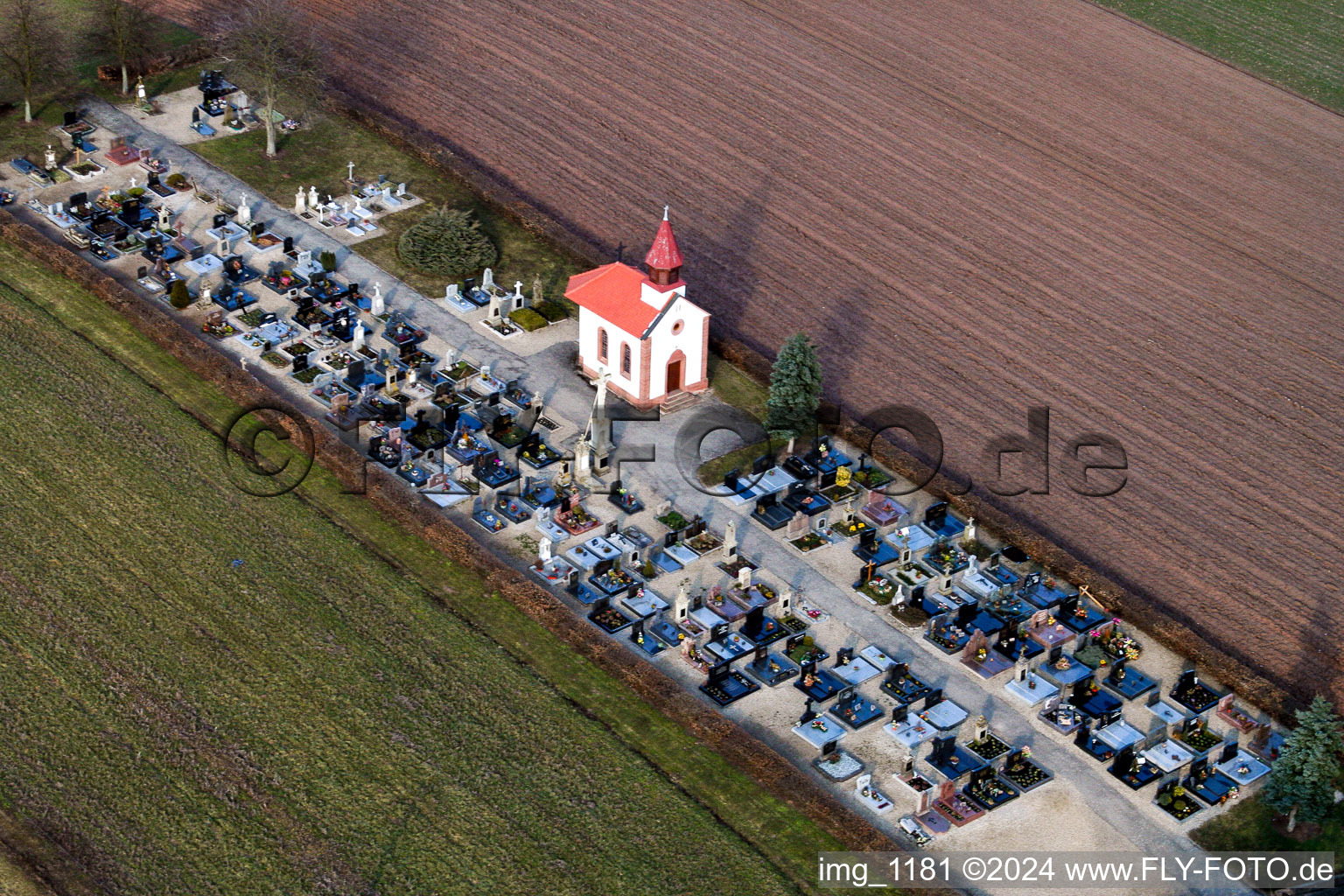 Vue aérienne de Cimetière à Salmbach dans le département Bas Rhin, France