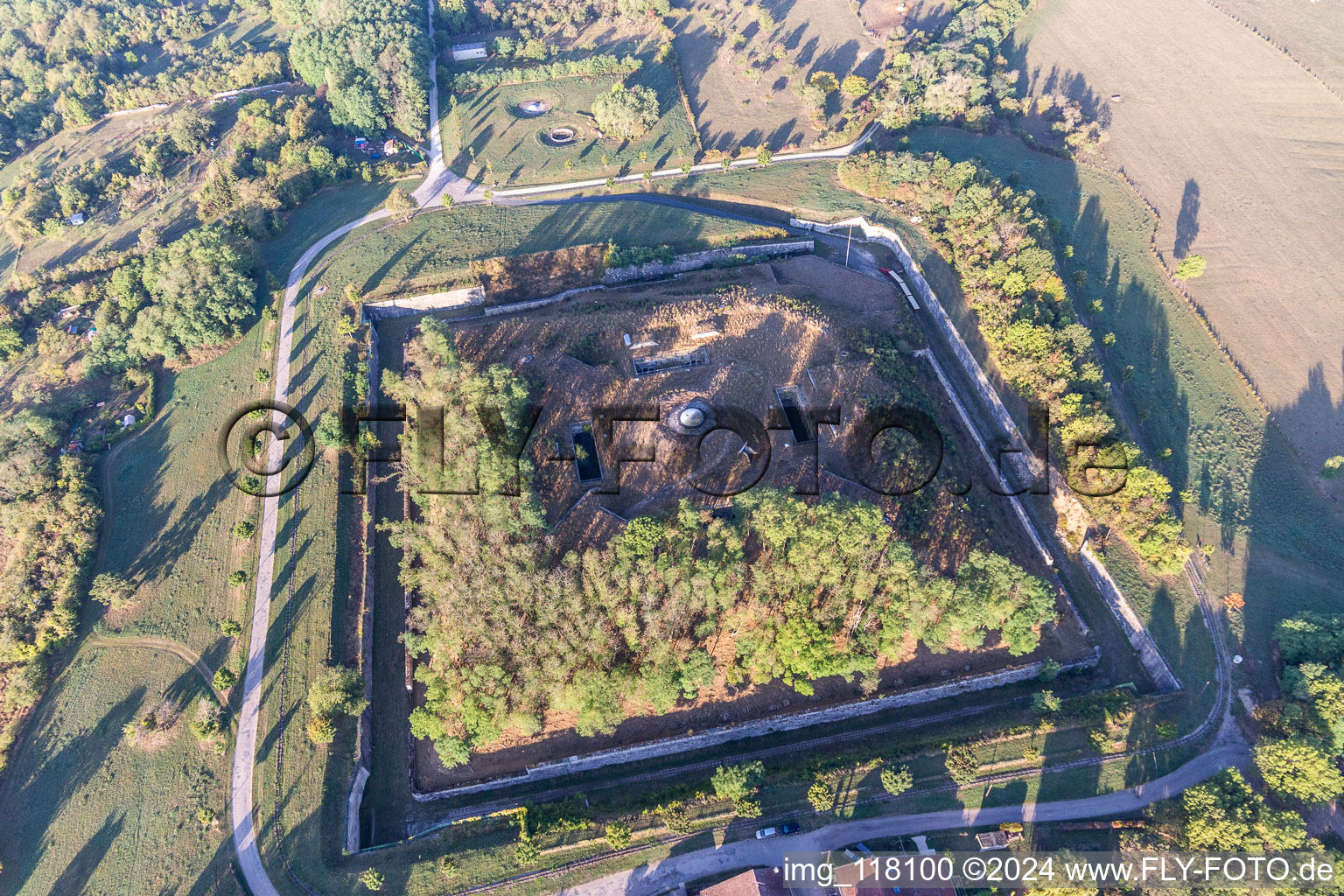 Vue aérienne de Complexe de bunkers en béton et acier Réduit du fort de Villey-le-Sec à Villey-le-Sec dans le département Meurthe et Moselle, France