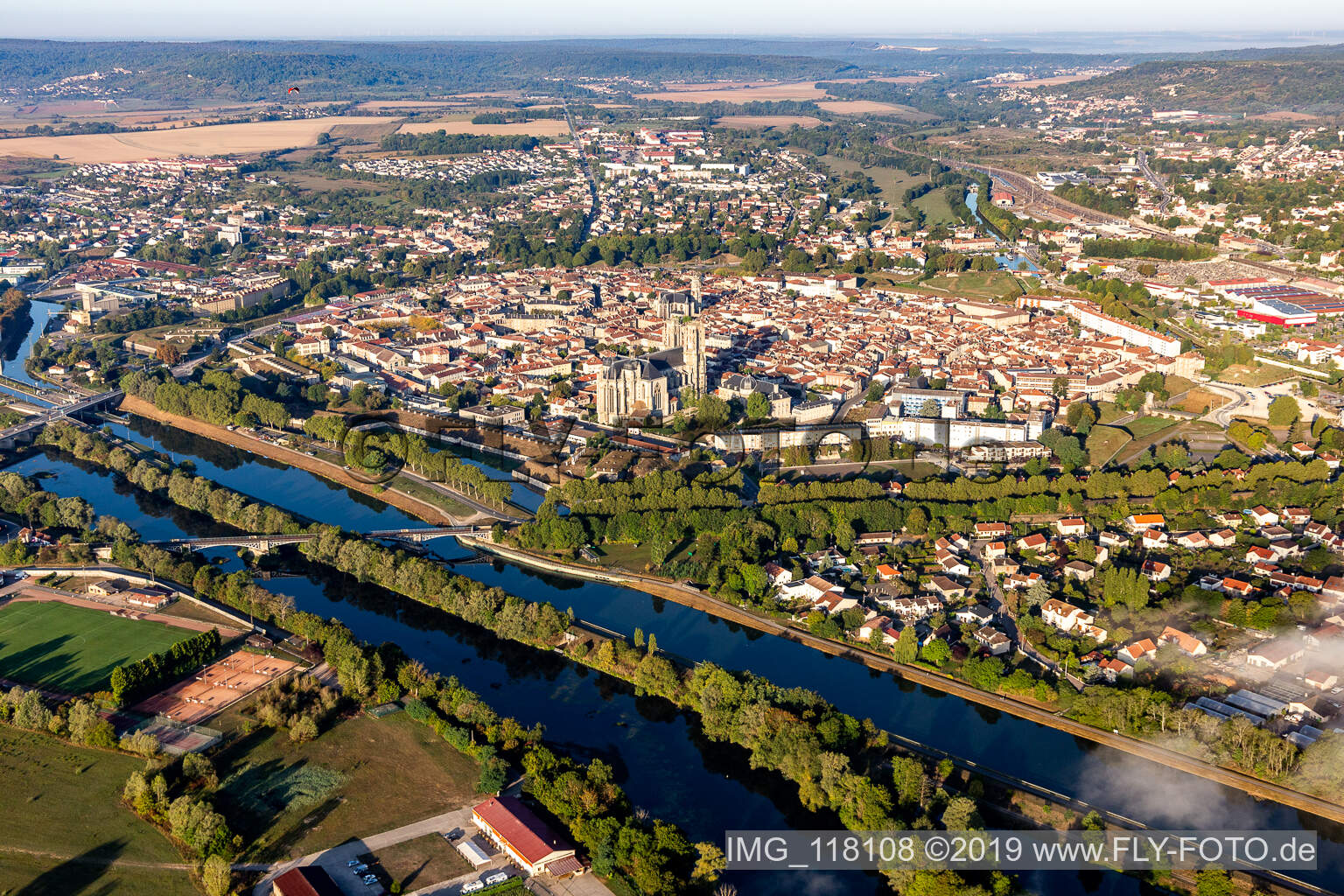 Toul dans le département Meurthe et Moselle, France d'en haut