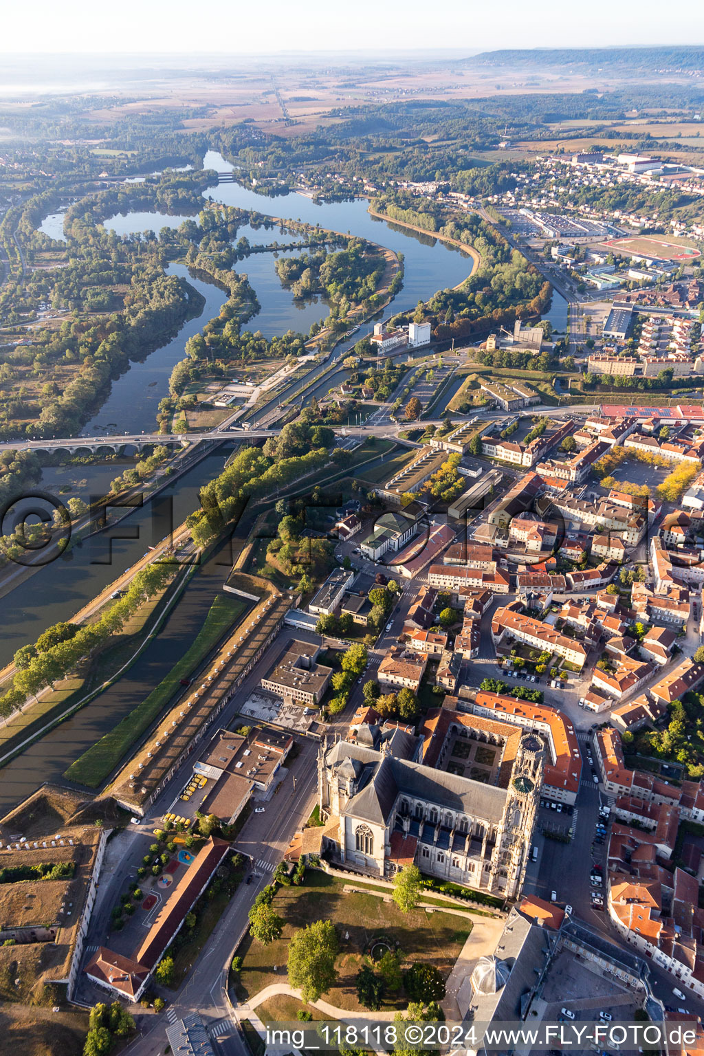 Vue aérienne de Cathédrale Saint-Étienne de Toul à Toul dans le département Meurthe et Moselle, France