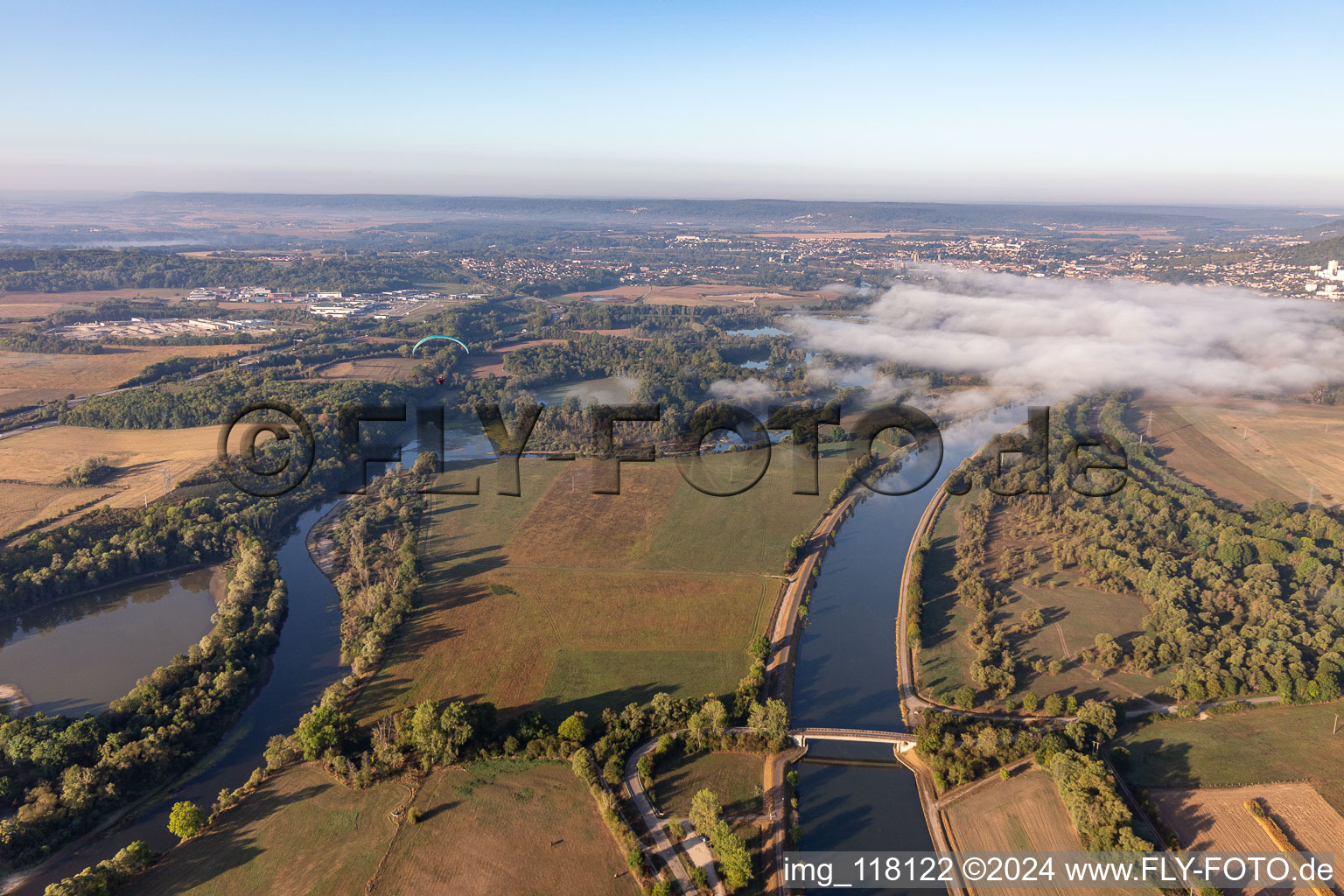 Vue aérienne de Moselle et Moselle Canalisée à Gondreville dans le département Meurthe et Moselle, France