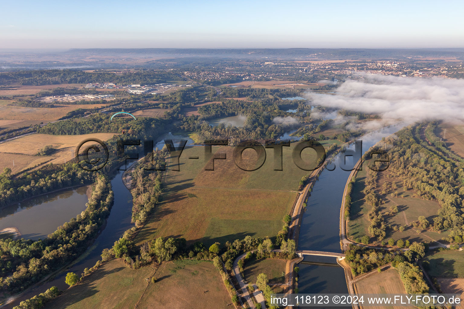 Vue aérienne de Moselle et Moselle Canalisée à Gondreville dans le département Meurthe et Moselle, France