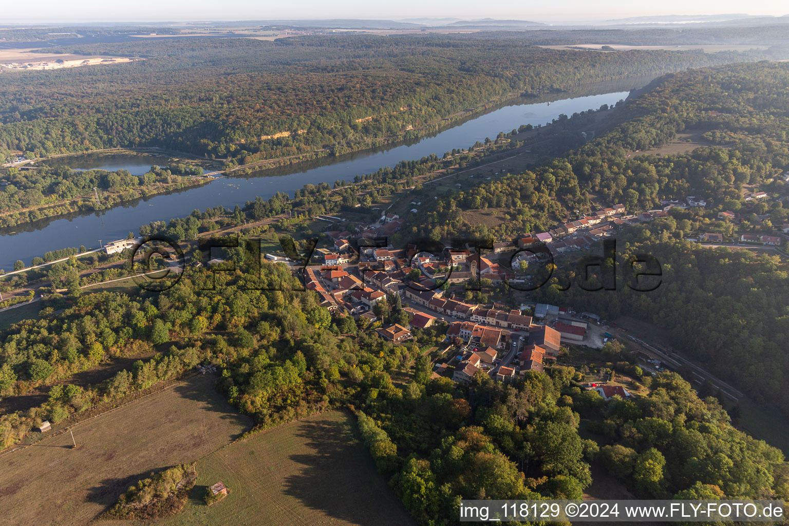 Vue aérienne de Aingeray dans le département Meurthe et Moselle, France