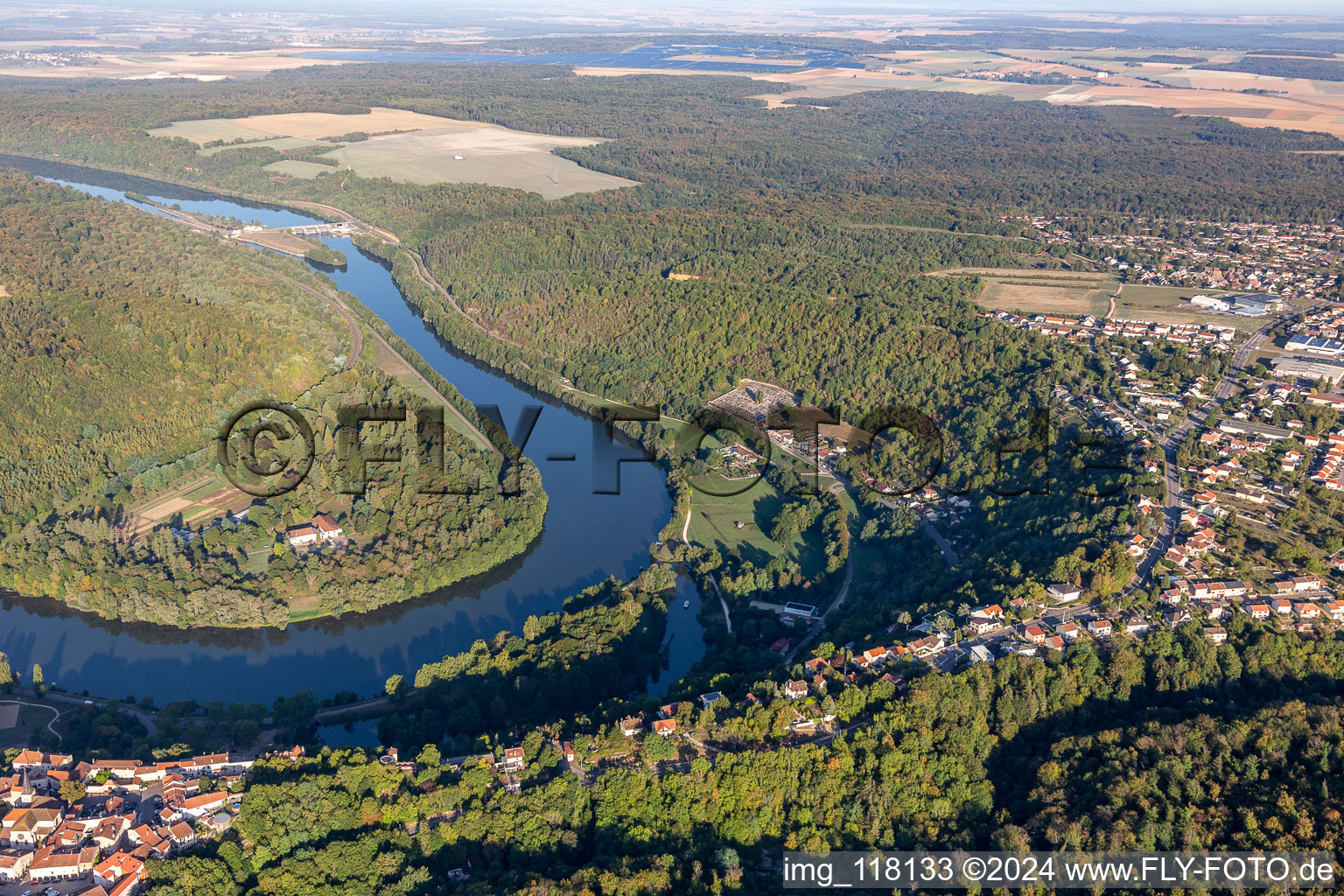 Vue aérienne de Moselknie, Domaine des Eaux Bleues à Pagny-la-Blanche-Côte dans le département Meuse, France