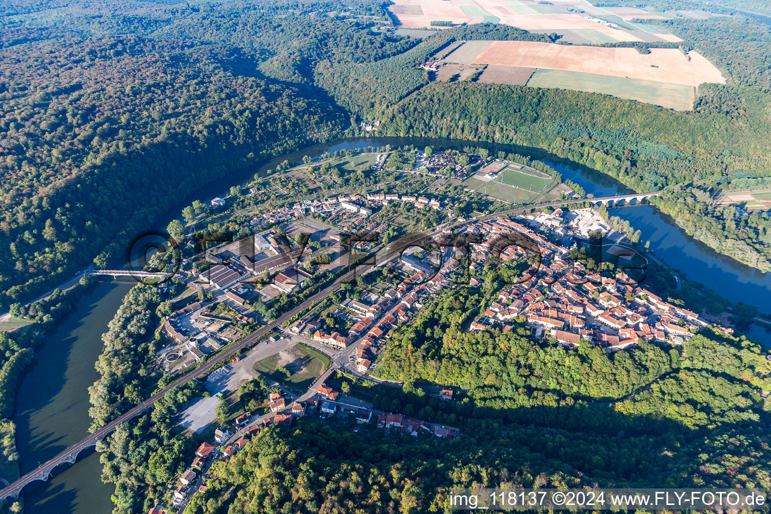 Vue aérienne de Liverdun dans le département Meurthe et Moselle, France