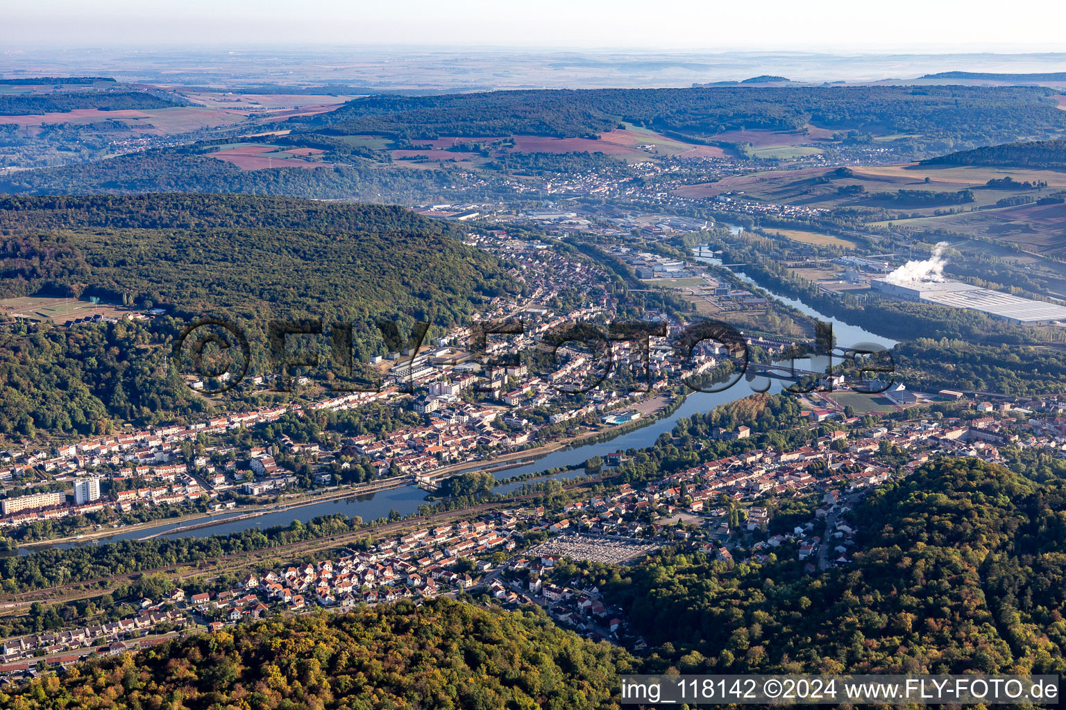 Vue aérienne de Moselle entre Pompey et Frouard à Pompey dans le département Meurthe et Moselle, France