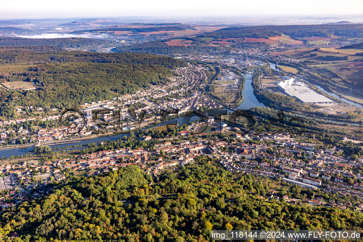 Vue aérienne de Moselle entre Pompée et Frouard à Frouard dans le département Meurthe et Moselle, France