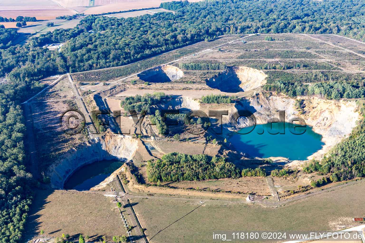 Vue aérienne de Exploitation minière à ciel ouvert à Lenoncourt dans le département Meurthe et Moselle, France