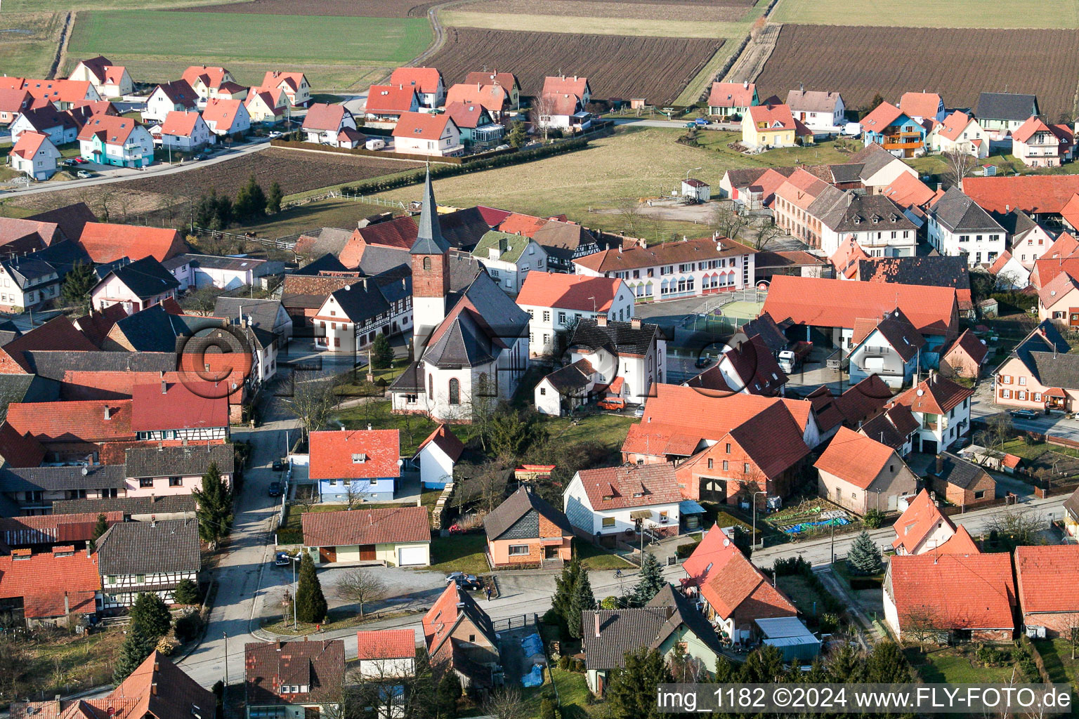 Niederlauterbach dans le département Bas Rhin, France d'un drone