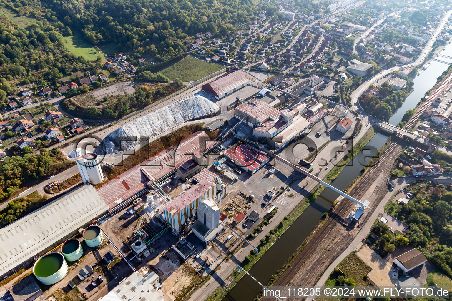 Vue aérienne de Saline pour la production de sel par les Salins du Midi et la Société des Salines Est SA à Varangeville à Varangéville dans le département Meurthe et Moselle, France