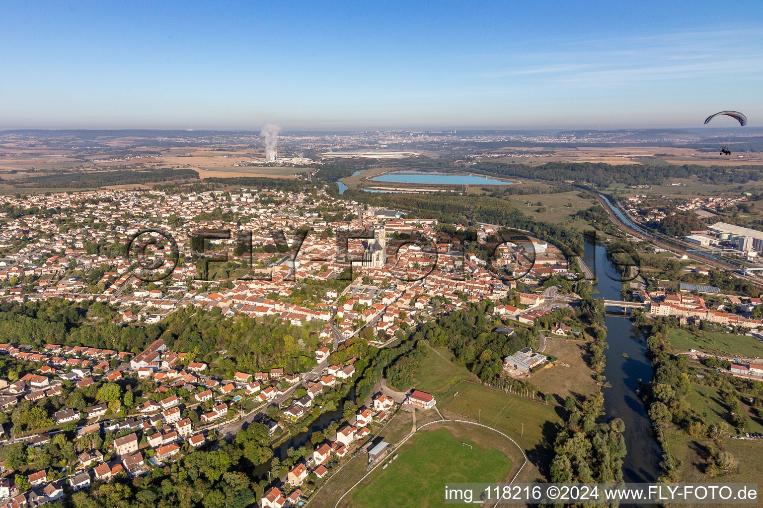 Vue aérienne de Saint-Nicolas-de-Port dans le département Meurthe et Moselle, France