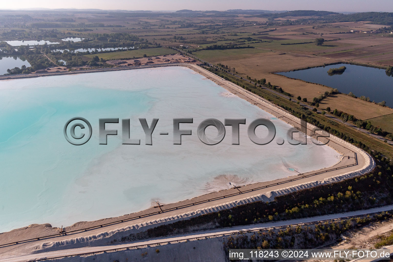 Marais salants à Rosières-aux-Salines dans le département Meurthe et Moselle, France vue d'en haut